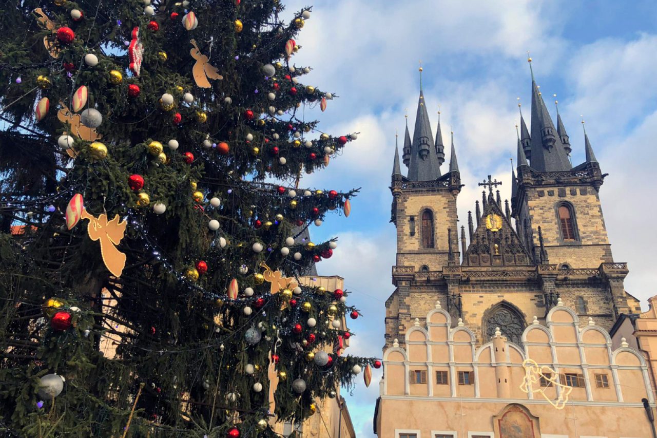 prague-old-town-church-our-lady-before-tyn-czech-christmas-decoration